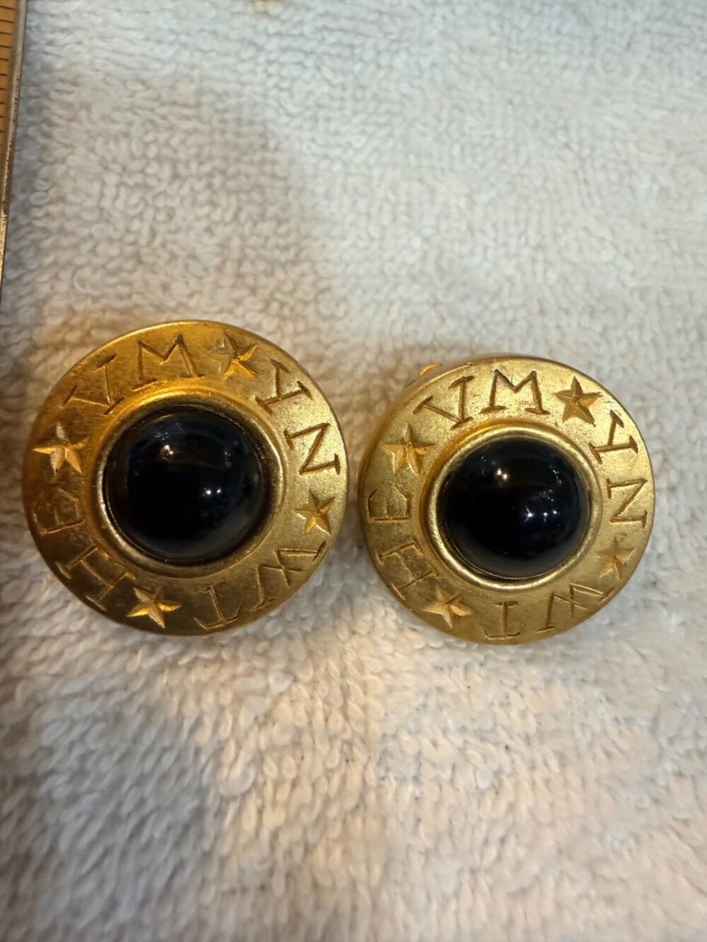 Carolee Signed Matte Gold Black Cabochon Clip-On Earrings Vintage 1980s